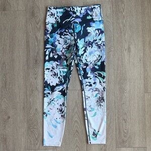 New Athleta Elation Blossom 7/8 Tights Small Floral leggings Spring leggings